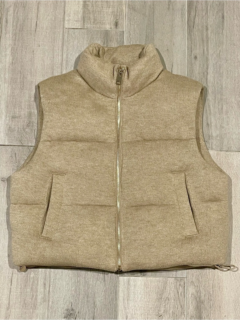 ZARA Beige Knit Puffer Vest XS Neutral Quiet Luxury Zip-Up Sleeveless Jacket